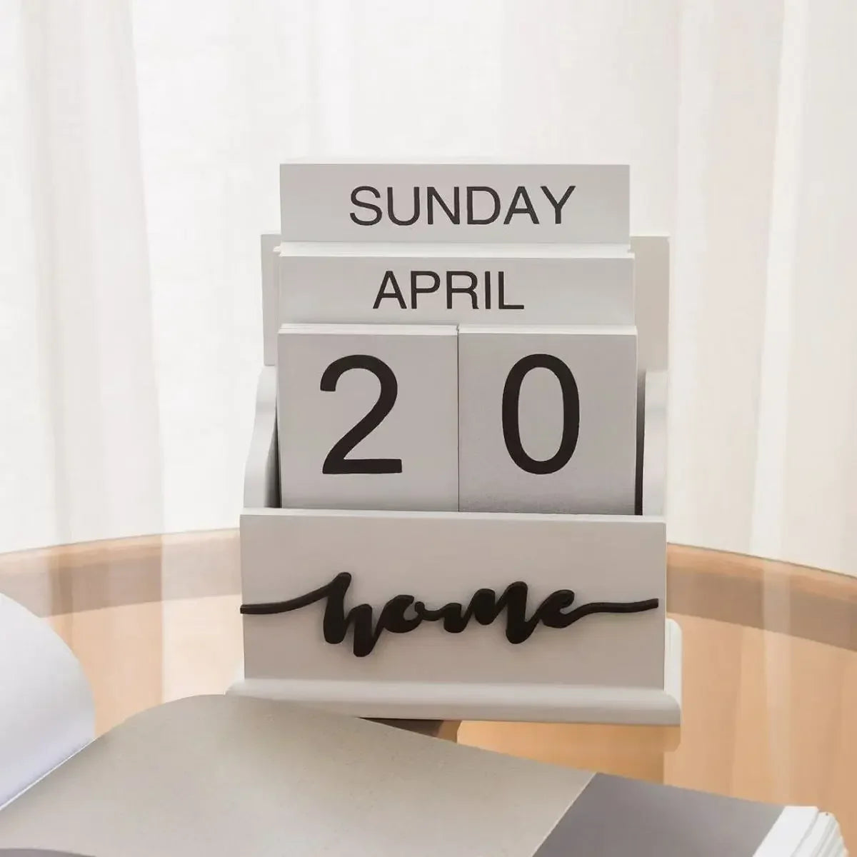 Calendário elegante de madeira: decoração perpétua elegante para profissionais