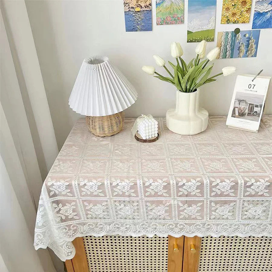 Antique Lace Tablecloth - Elegant Decor for Any Occasion